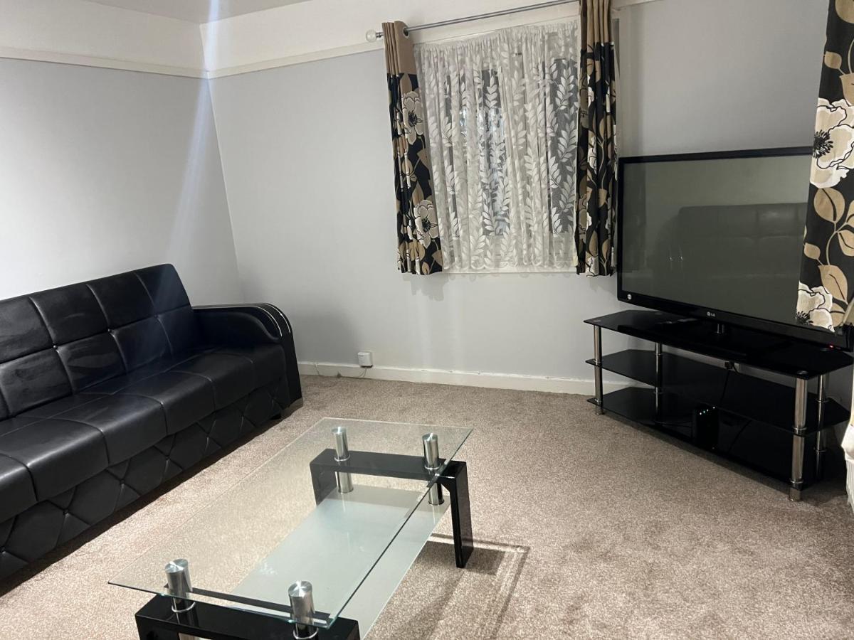 Cosy 2 Bedroom Flat Londra Dış mekan fotoğraf