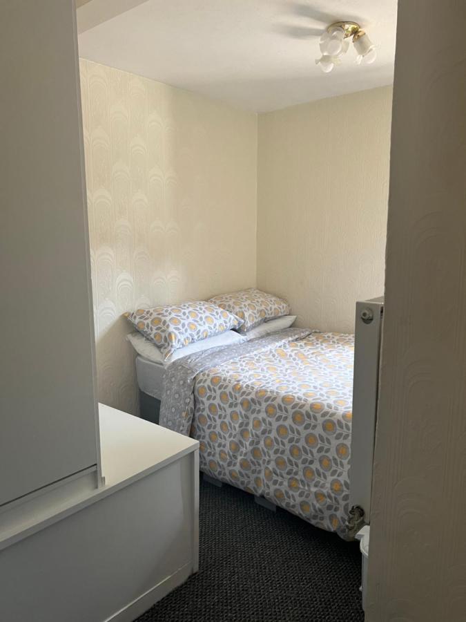 Cosy 2 Bedroom Flat Londra Dış mekan fotoğraf